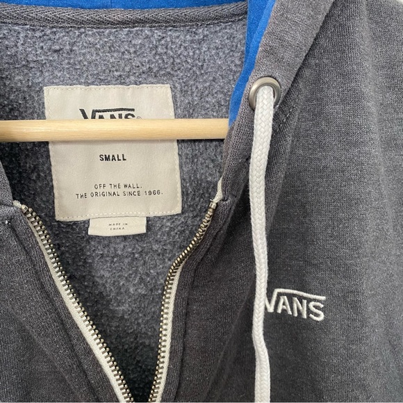 Great condition! Vans Off The Wall zip up hoodie with pockets! - Picture 3 of 4